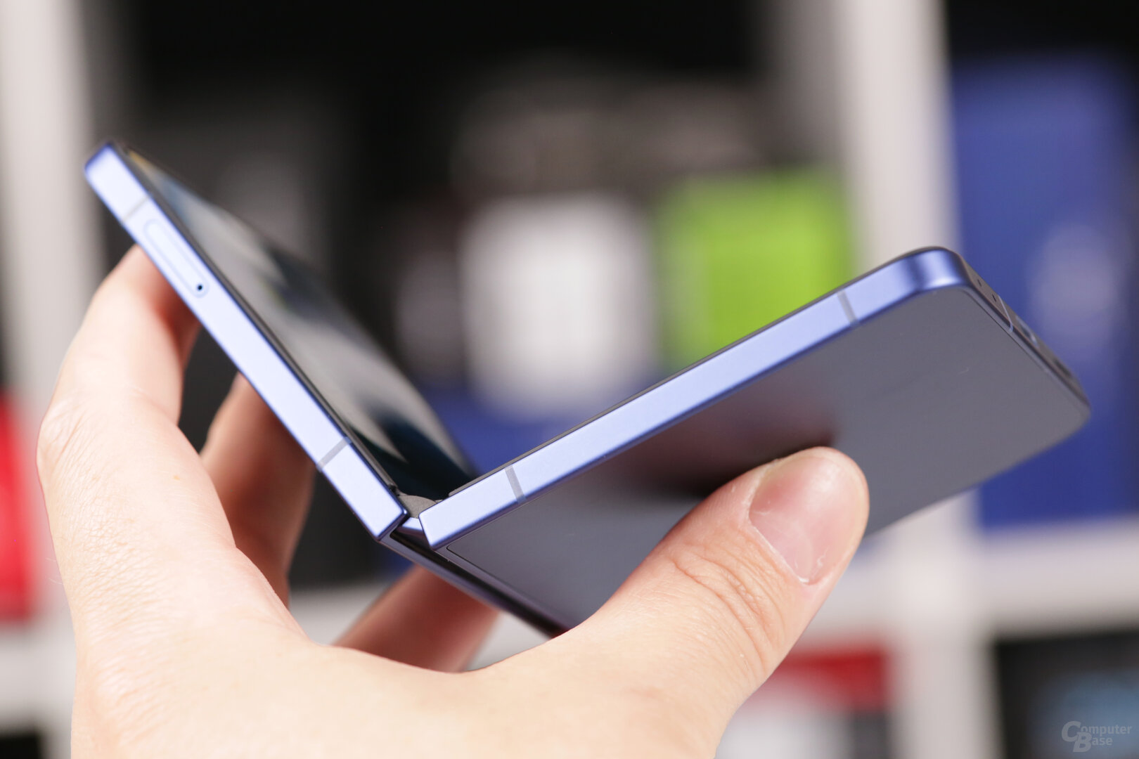 Das Smartphone schließt satt und hochwertig