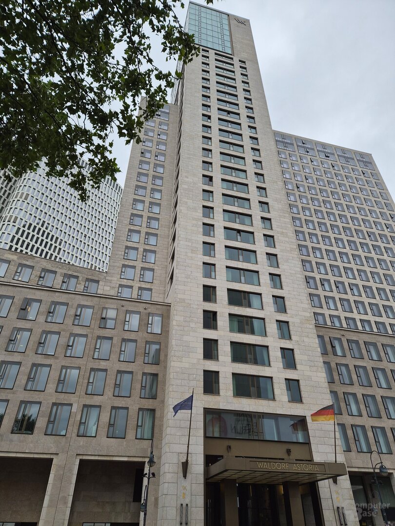 Galaxy Z Flip 7 (f/1.8, ISO 80, 1/3864 s)