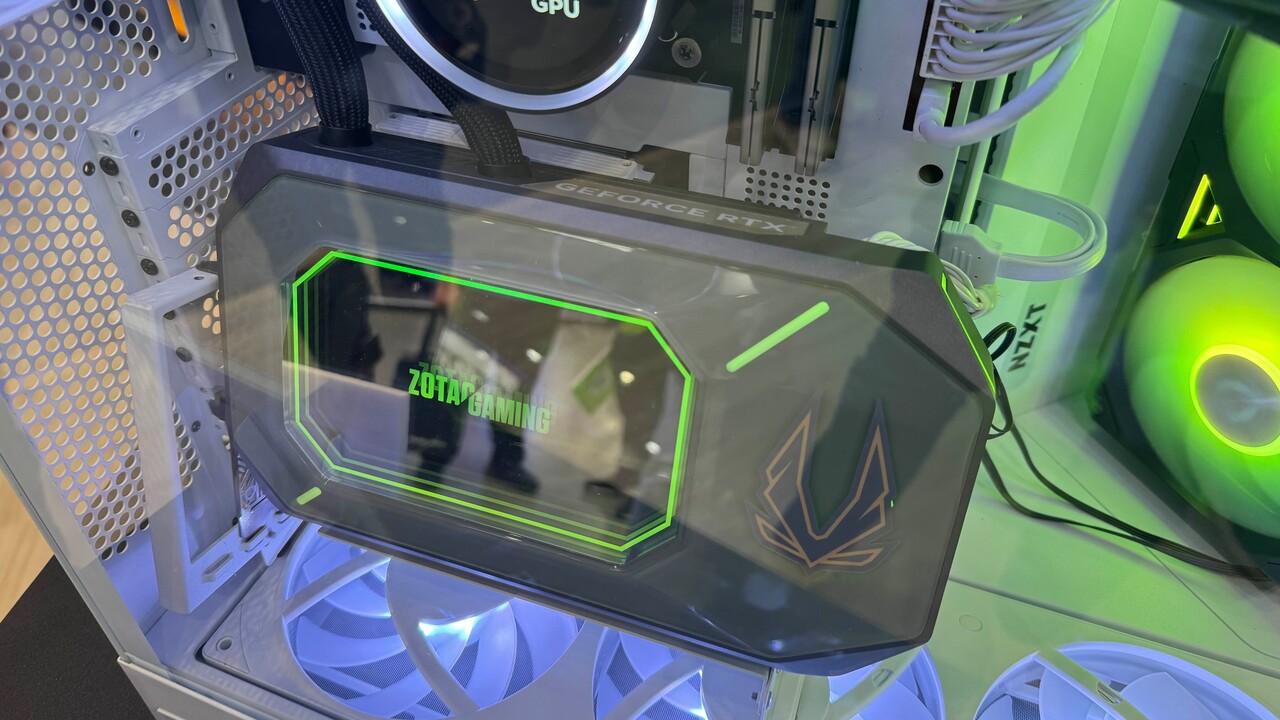 Zotac: GeForce RTX 5090 Arcticstorm setzt auf eine 360er-AIO-Wakü