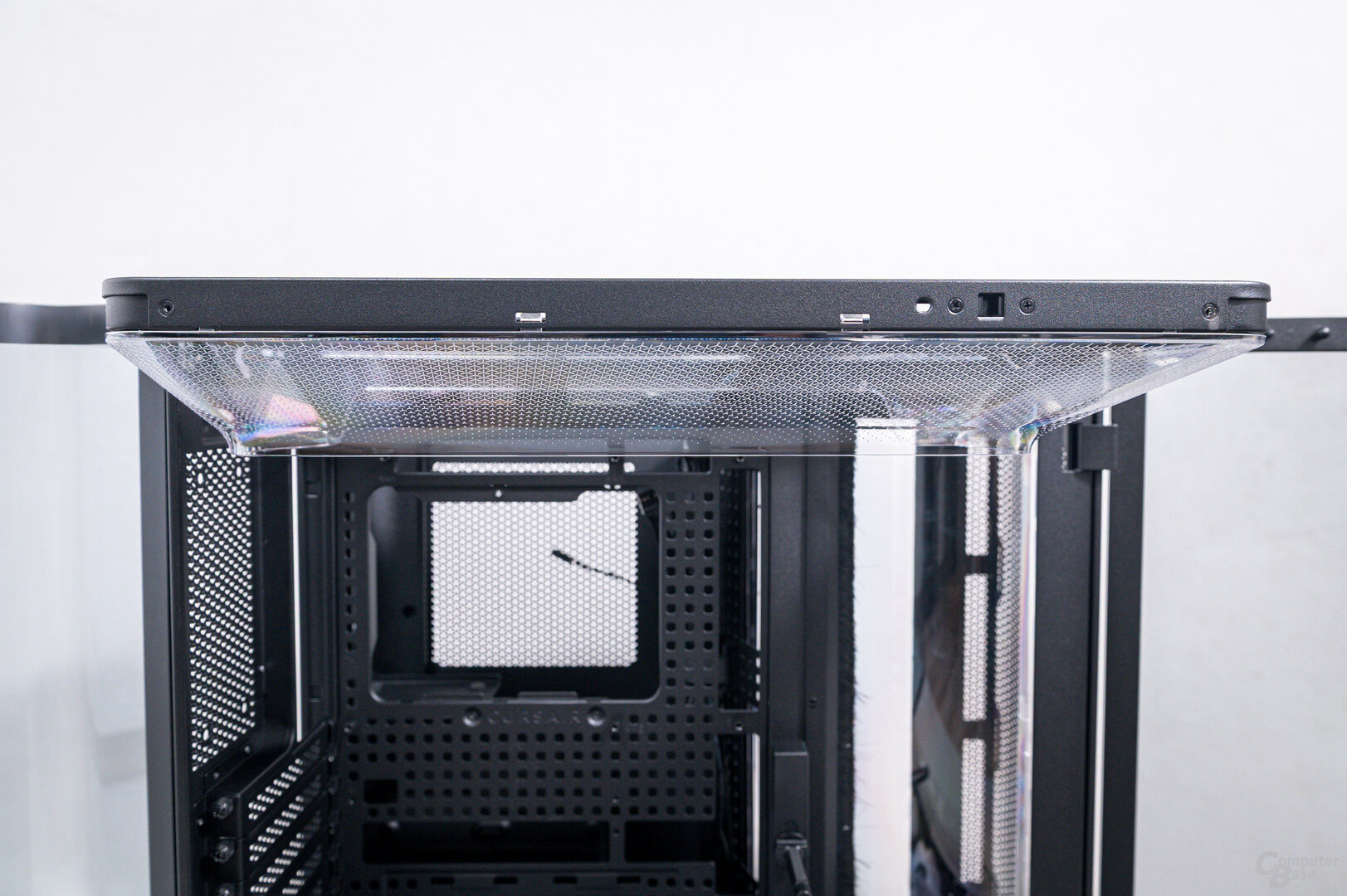 Corsair Air 5400 im Test: Lufttrichter im Deckel
