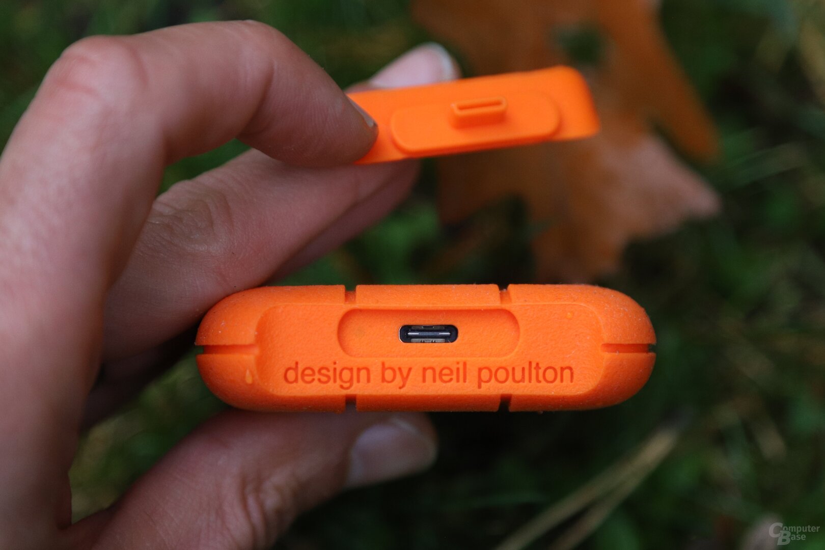 Designer-Case mit unbefestigter USB-C-Kappe: Keine gute Idee!