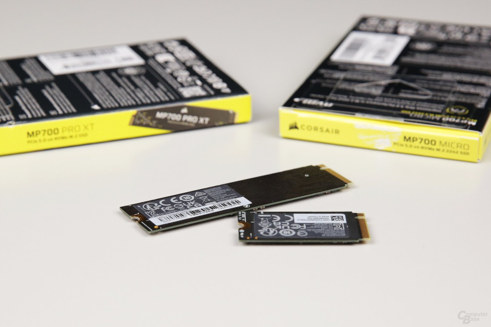 Corsair MP700 Pro XT (links) und Corsair MP700 Micro (rechts)