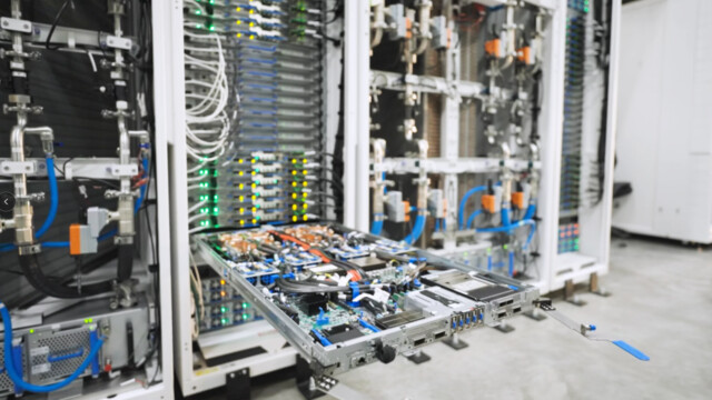 Nvidia Blackwell Ultra: Microsoft nimmt GB300-Cluster mit 4.608 GPUs in Betrieb