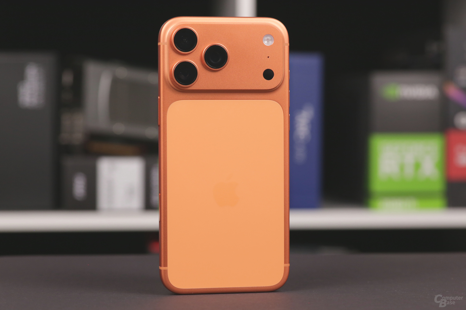 Das iPhone 17 Pro Max im neuen Cosmic Orange