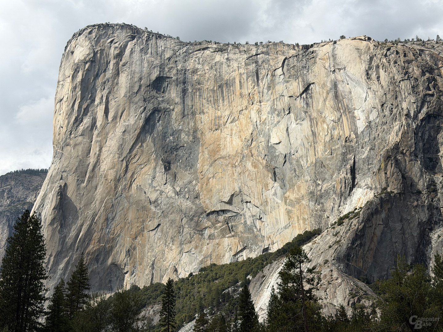 iPhone 17 Pro Max – 48 mm Weitwinkel (f/1.8, ISO 64, 1/6024 s)