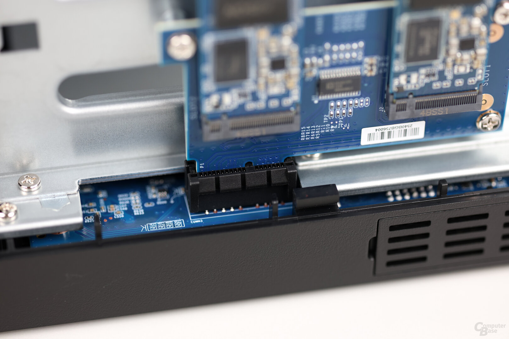 Die M.2 sind als PCIe-Steckkarte umgesetzt