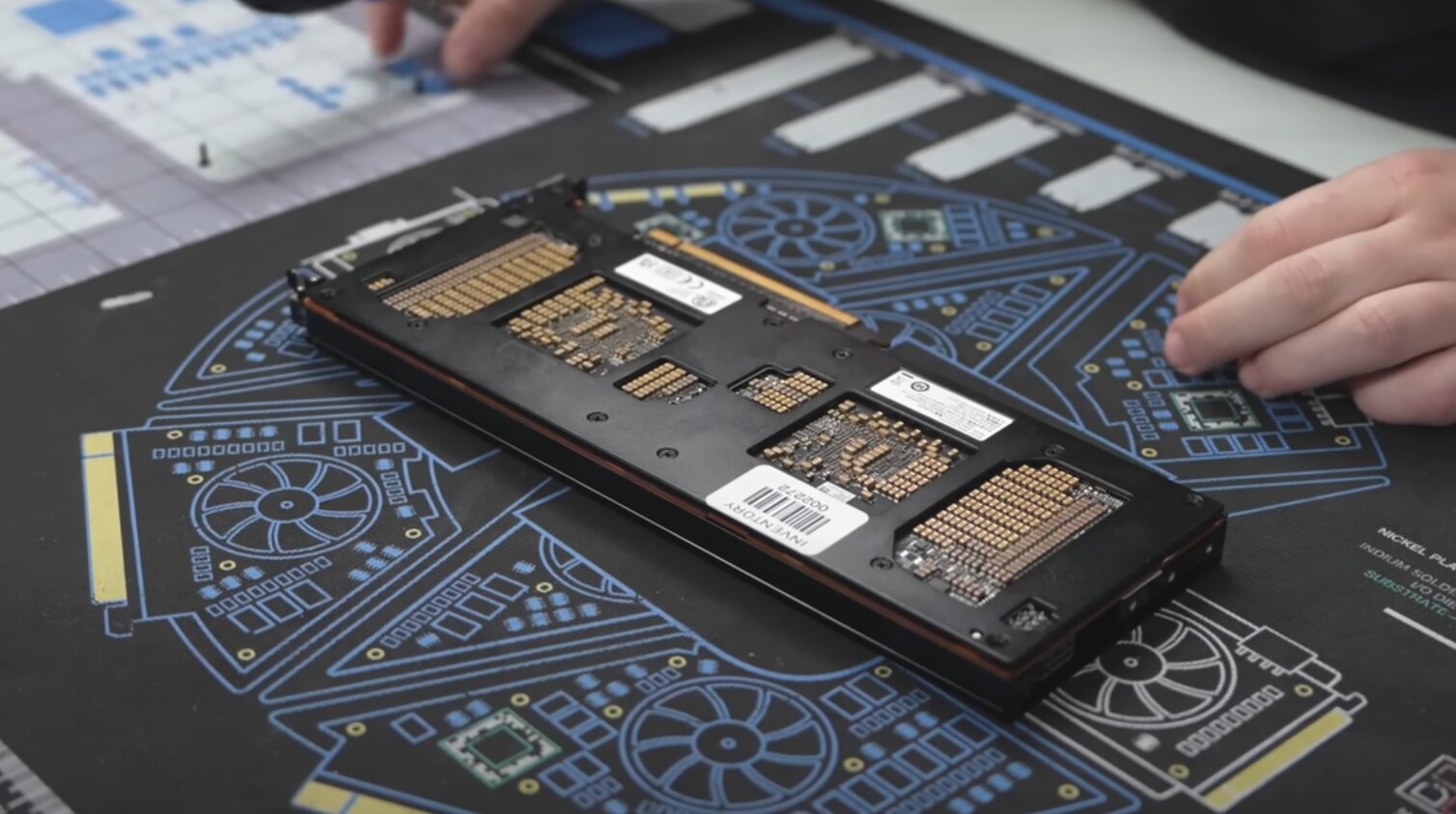 Die Huawei Atlas 300I Duo vor dem Teardown.
