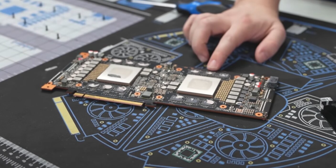 Die beiden GPUs der Huawei Atlas 300I Duo.