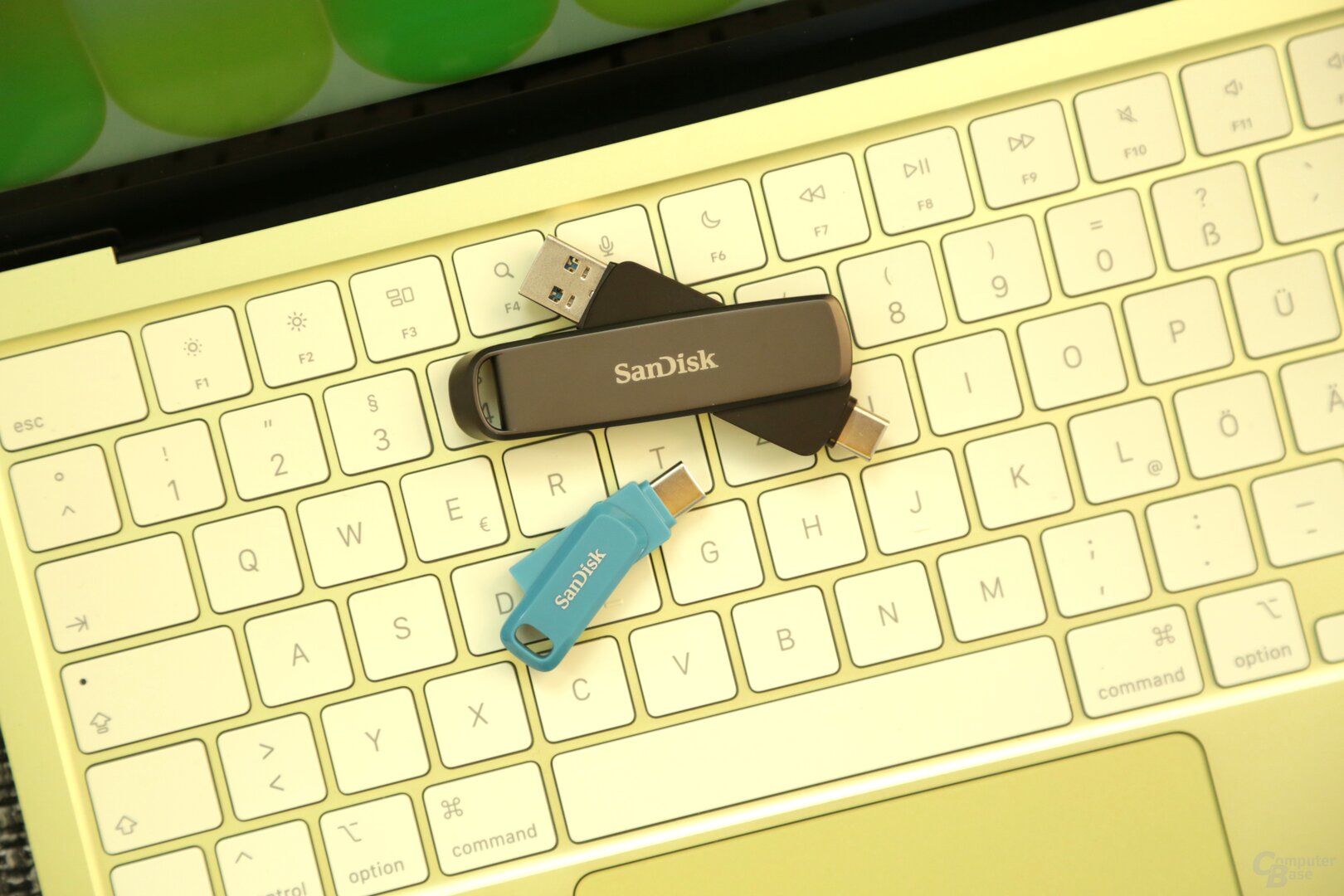 Oben das Sandisk Extreme Pro Dual Drive, unten das Sandisk Ultra Dual Drive Go