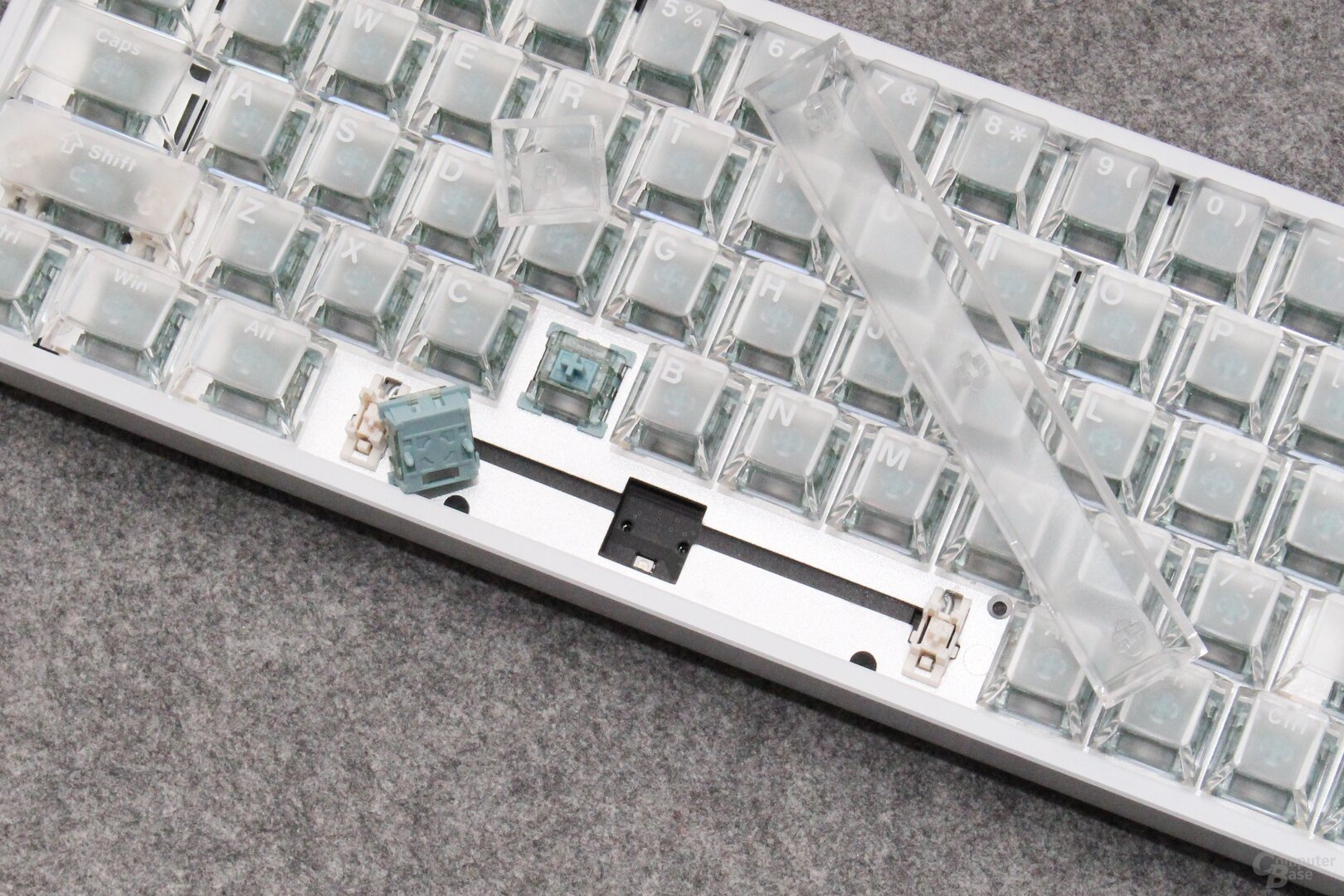 Die Mod68 ist Hot-Swap-fähig und kann auch Taster von Gateron und TTC aufnehmen