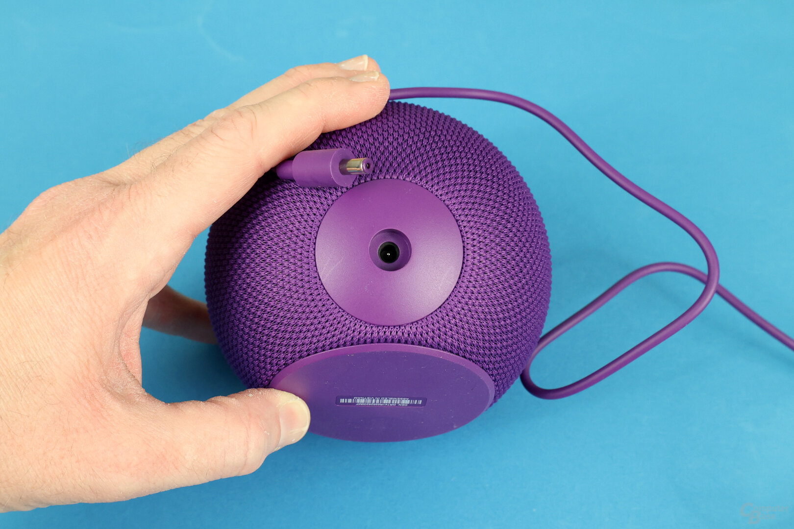 Stromanschluss des Echo Dot Max an der Rückseite