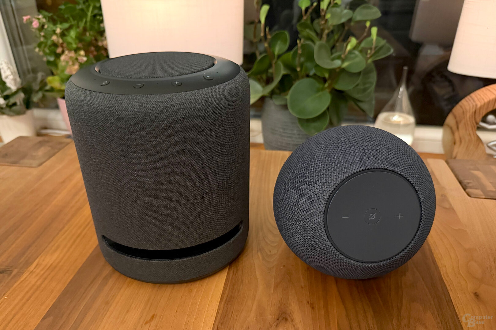 Echo Studio (2019) links neben Echo Studio (2025) rechts