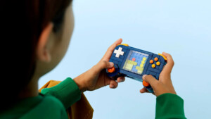 Lego 31380: Handheld aus Klemm­bausteinen angekün­digt