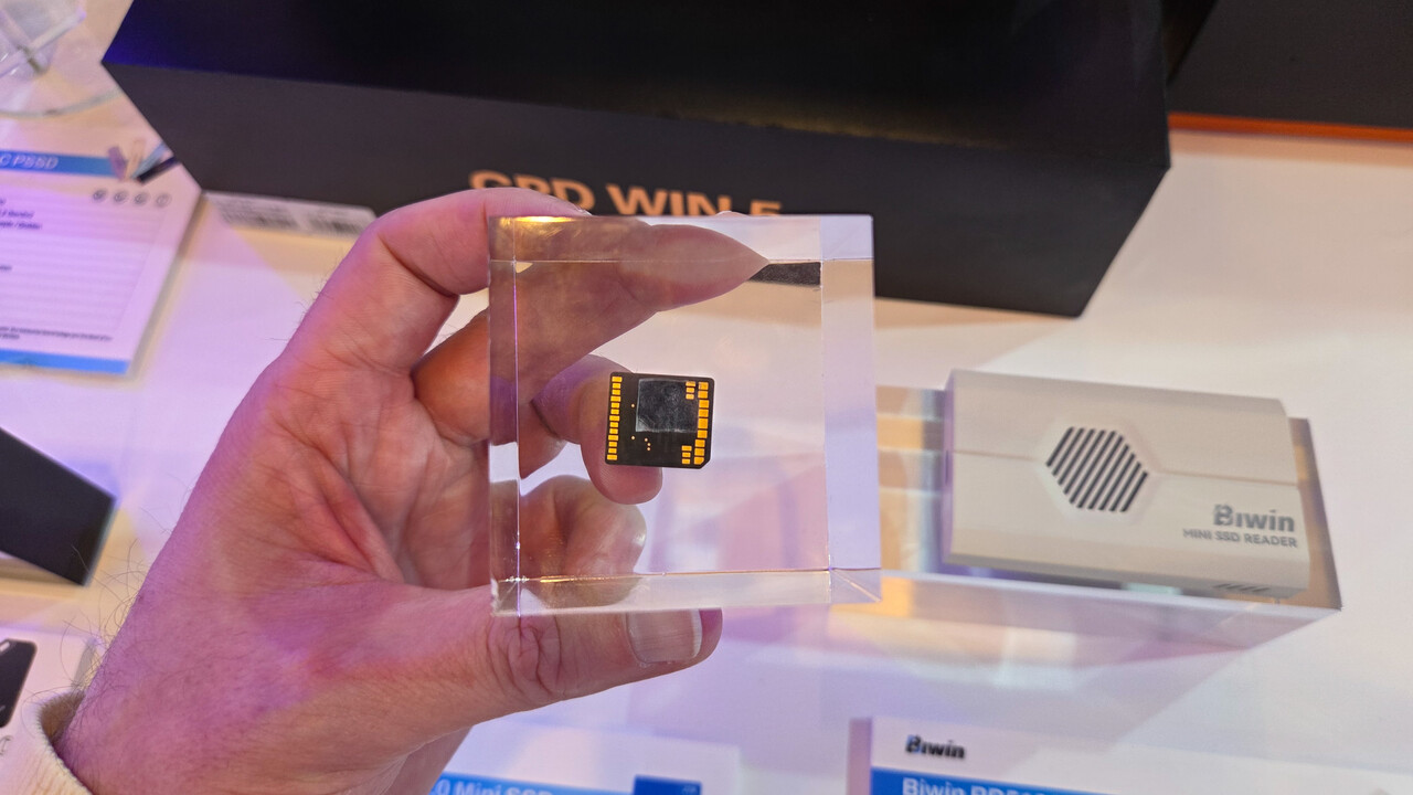 Biwin auf der CES: Mini SSD im „SIM-Format“ und bis zu 8 TB über USB 4 Biwin auf der CES: Mini SSD im „SIM-Format“ und bis zu 8 TB über USB 4