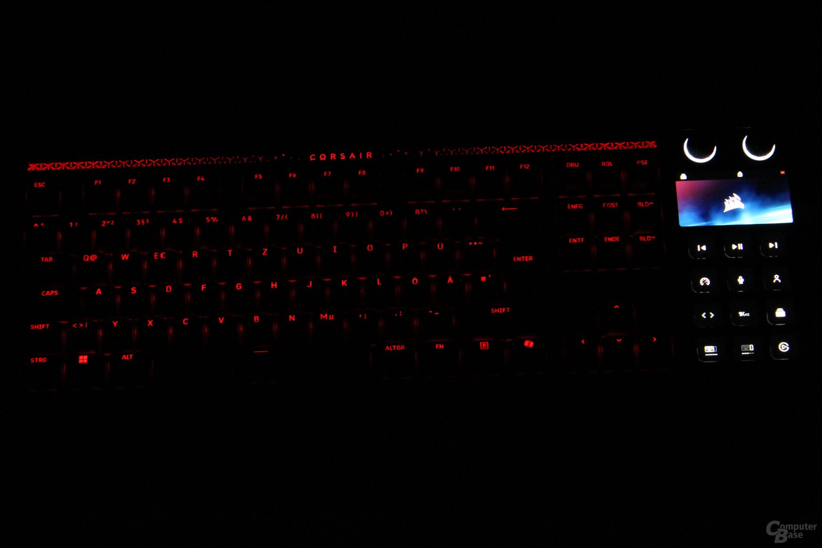 Geschickte, aber kleine Beschriftung sorgt für gute Ausleuchtung