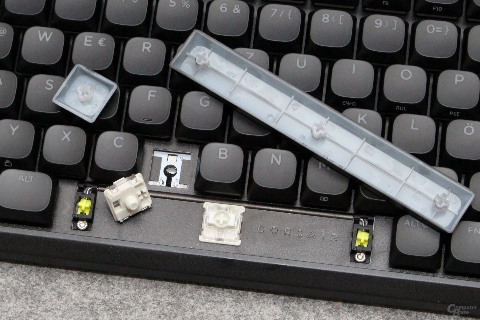 Optische Taster unterbrechen beim Eindrücken eine Lichtschranke