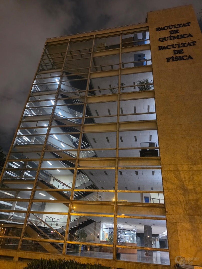 Galaxy S26 Ultra – 23-mm-Weitwinkel (f/1.4, ISO 1000, 1/25 s)