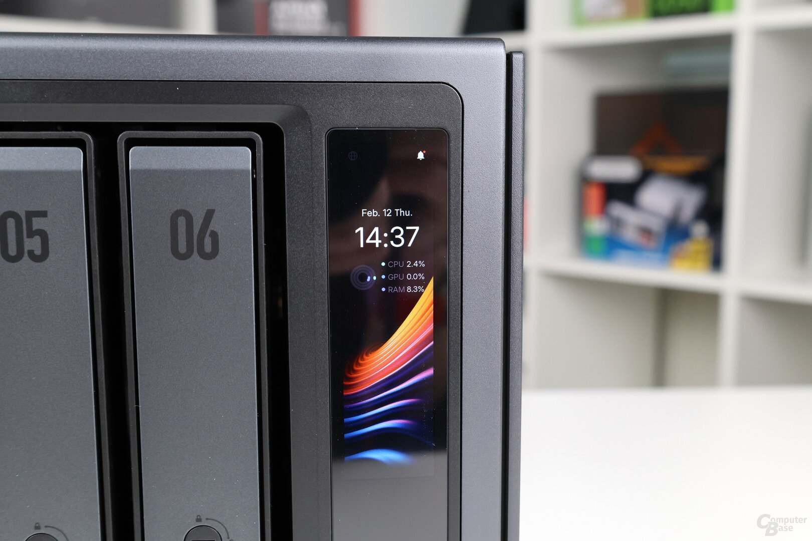 Display mit einigen Statusinformationen an der Vorderseite des iDX6011 Pro