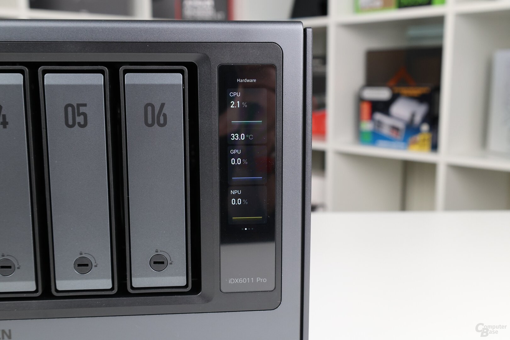 Display mit einigen Statusinformationen an der Vorderseite des iDX6011 Pro