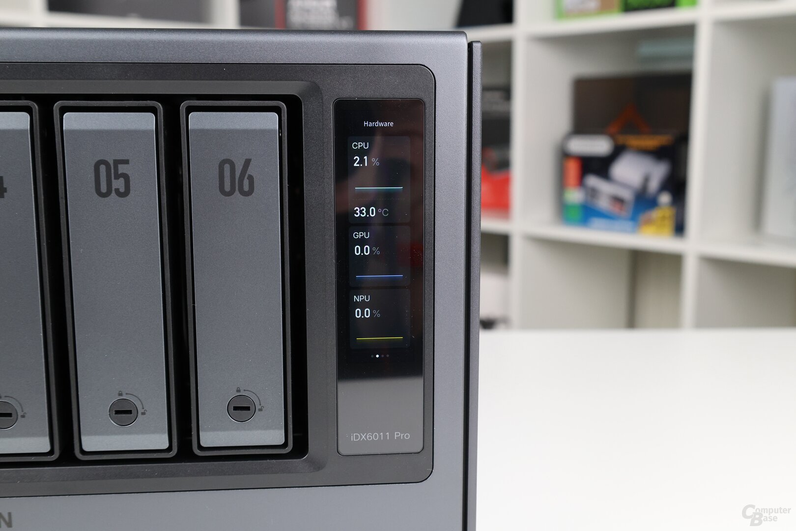 Display mit einigen Statusinformationen an der Vorderseite des iDX6011 Pro