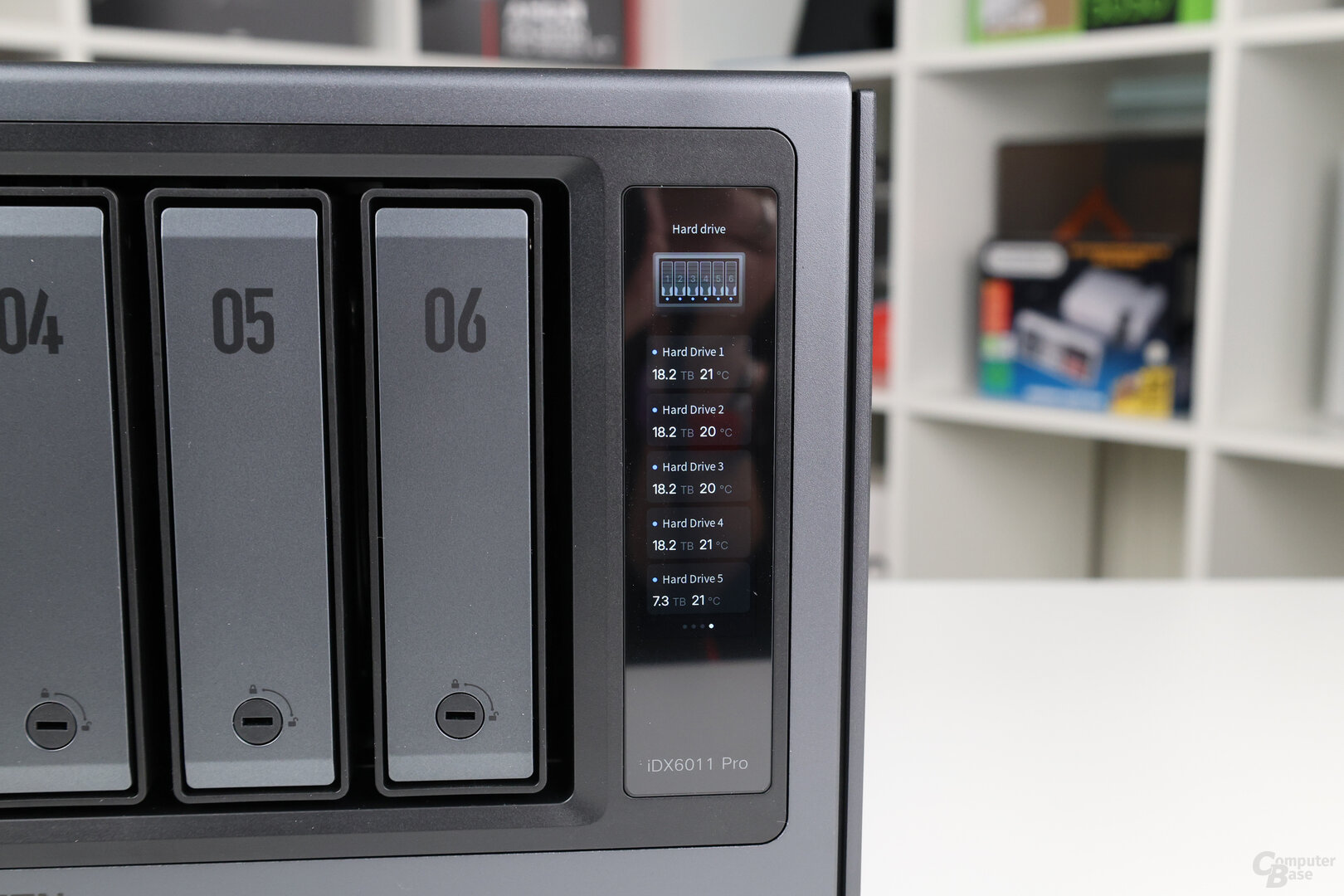 Display mit einigen Statusinformationen an der Vorderseite des iDX6011 Pro