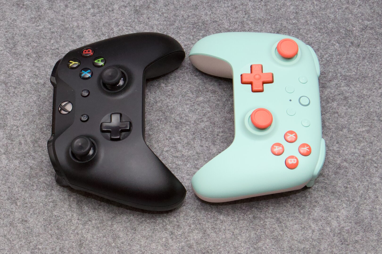 Die Griffe laufen beim 2C flacher zu, der Winkel zum Bumper ist spitzer