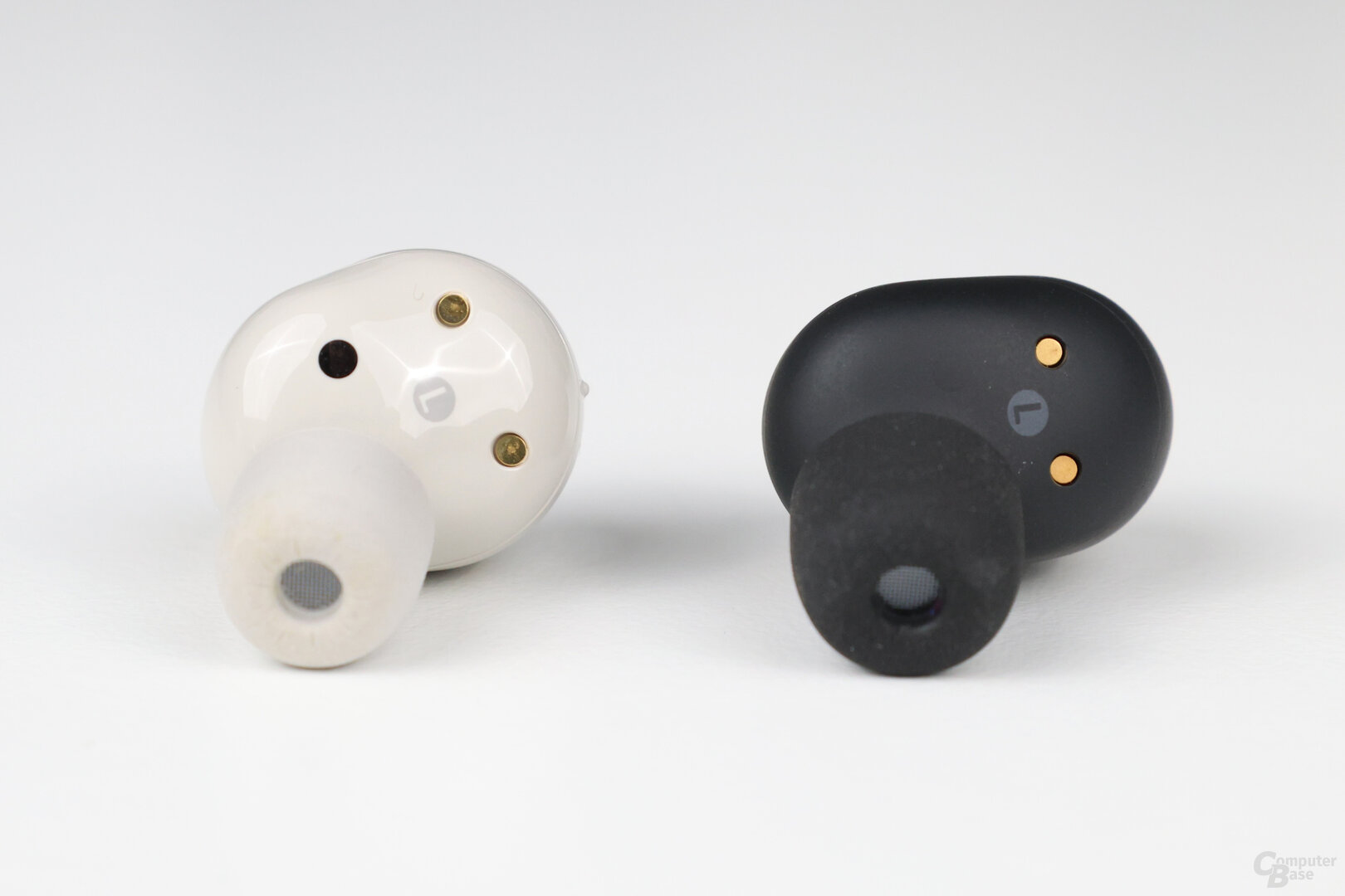 Sony WF-1000XM6 (rechts) und WF-1000XM5 (links)