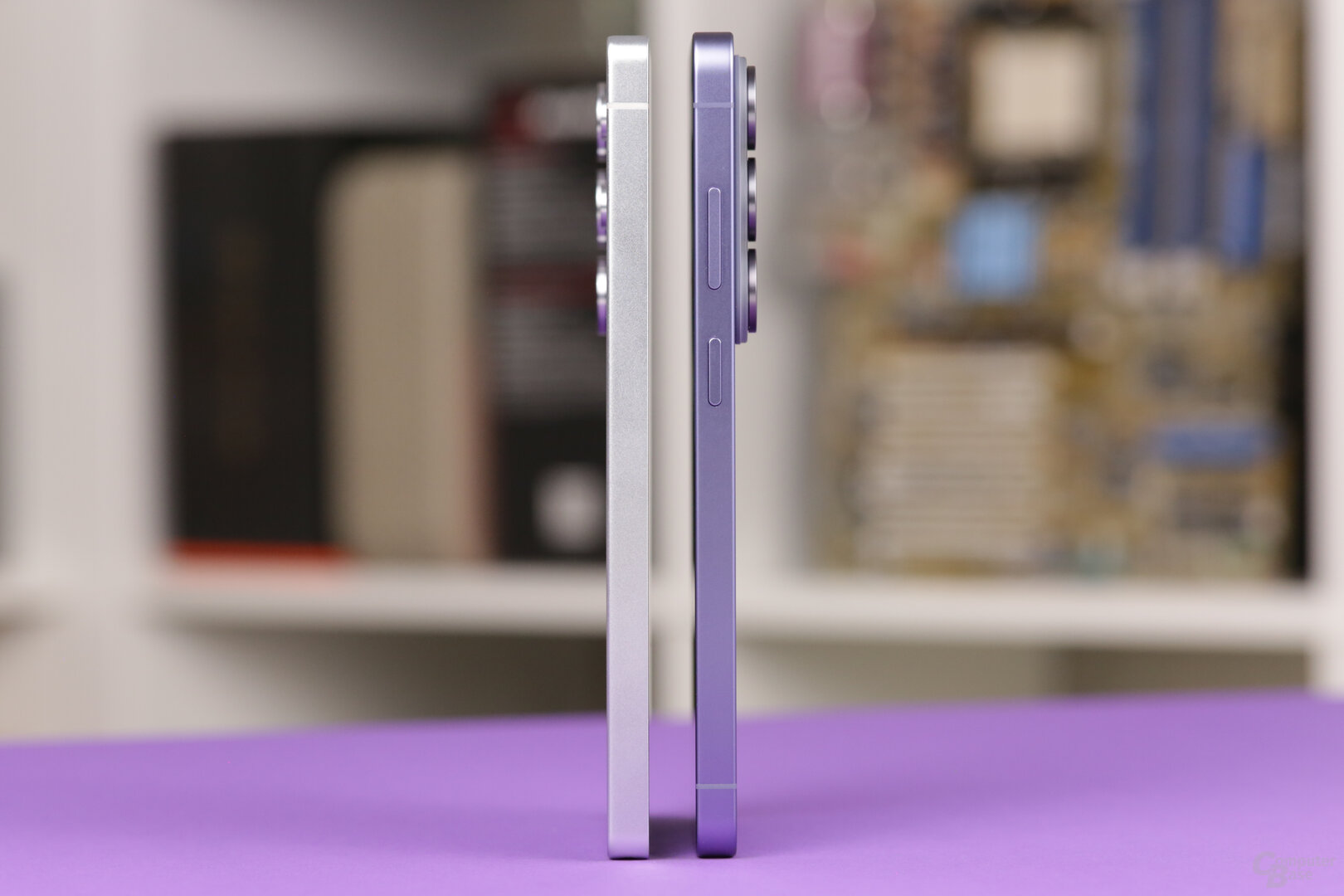 Galaxy S25 Ultra (l.) vs. Galaxy S26 Ultra (r.)