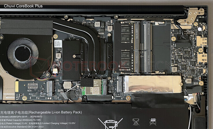 Das PCB des Ninkear A15 Plus (links) vs. das PCB des Chuwi CoreBook Plus (rechts)