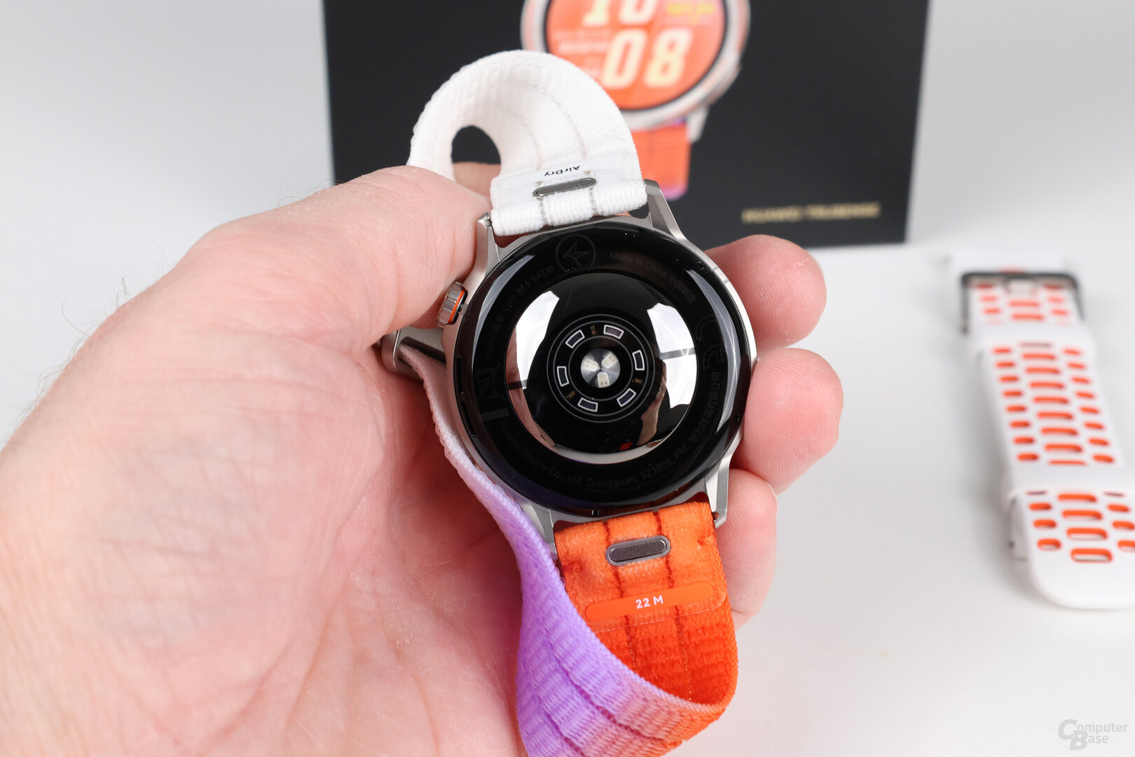 An der Rückseite sitzt Huaweis TruSense-Sensor