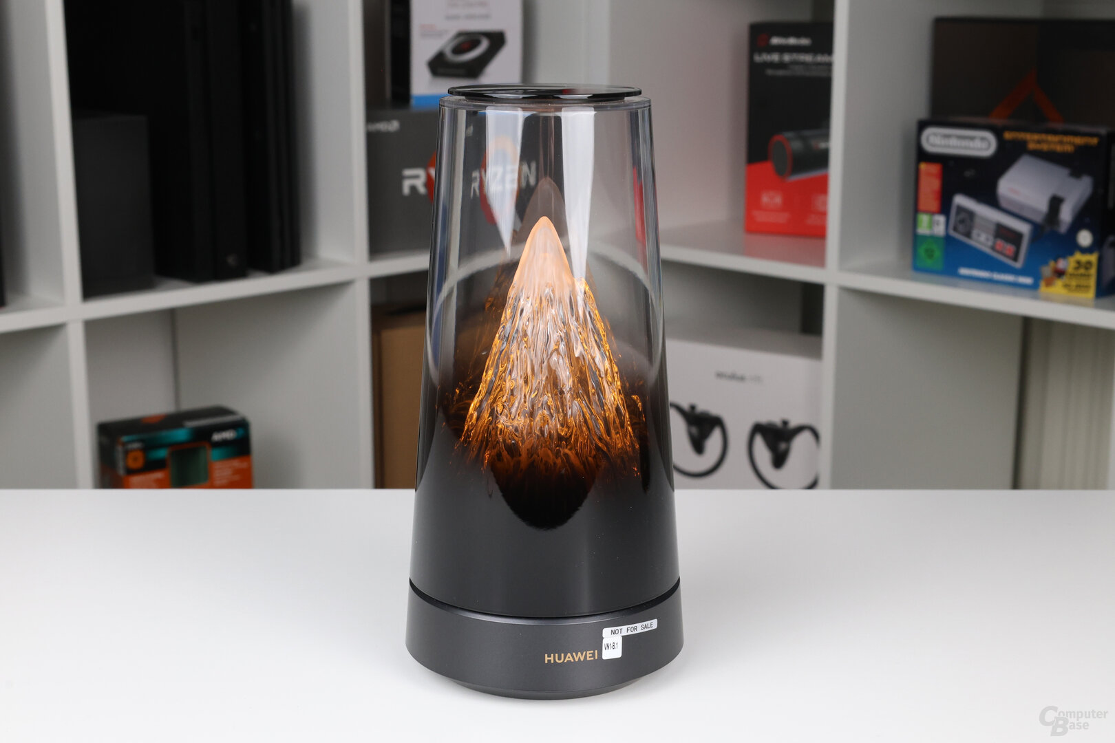 Huawei WiFi Mesh X3 Pro mit leuchtendem Berg