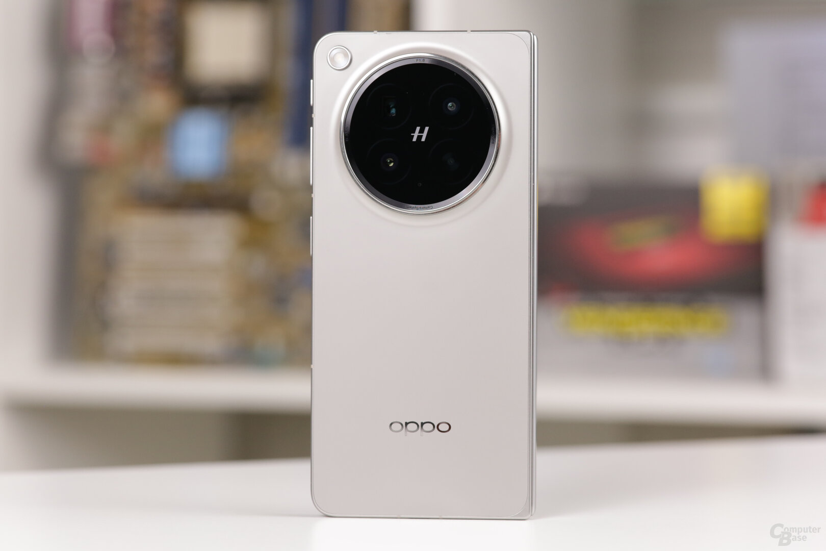 Testgerät in der dezenten Farbe Titan