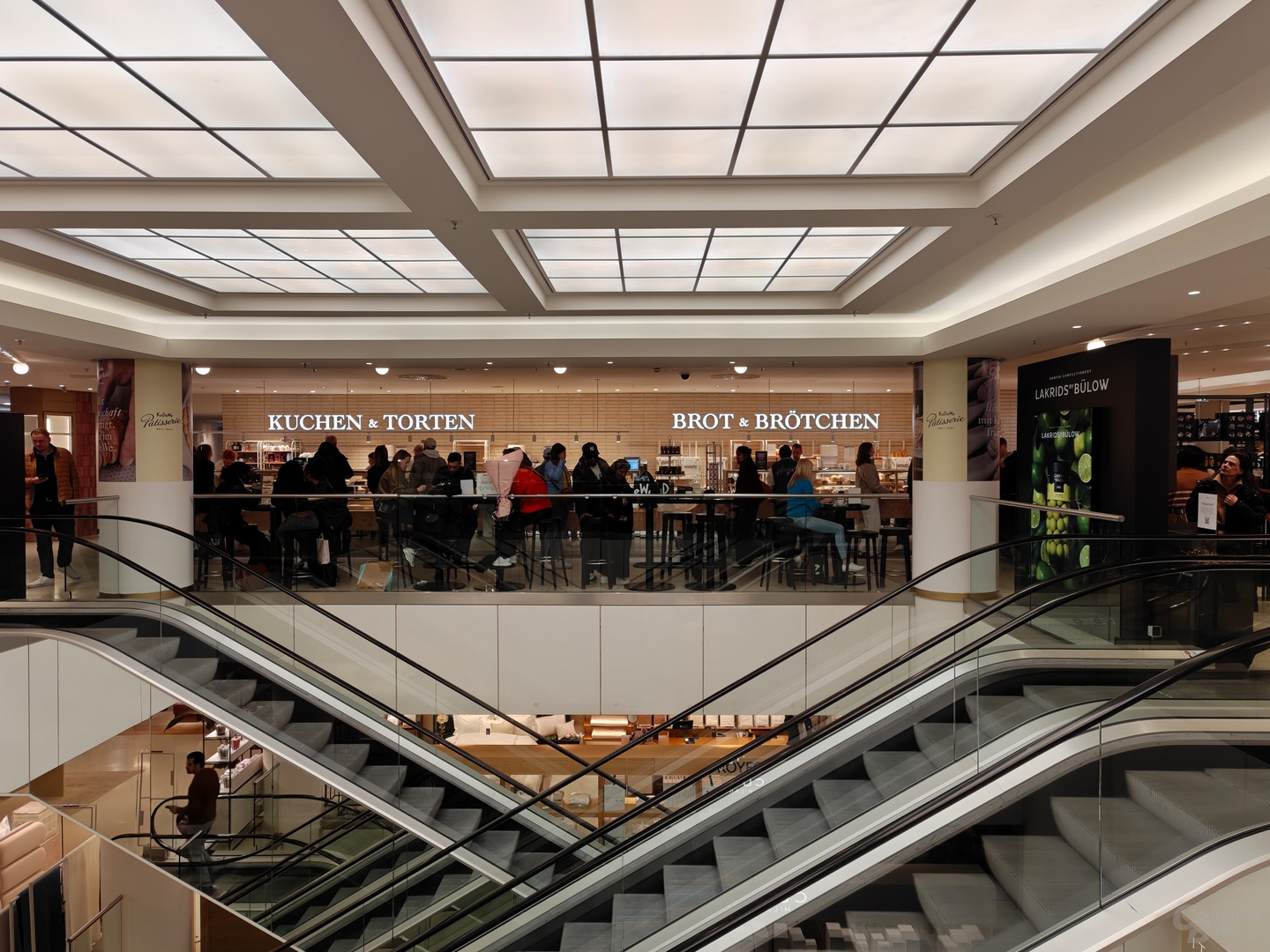 Find N6 – Weitwinkel (f/1.8, ISO 320, 1/100 s)