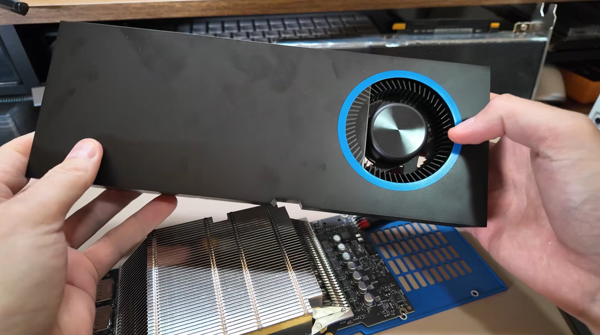 Intel Arc Pro B70 Teardown von Tech Guy Beau