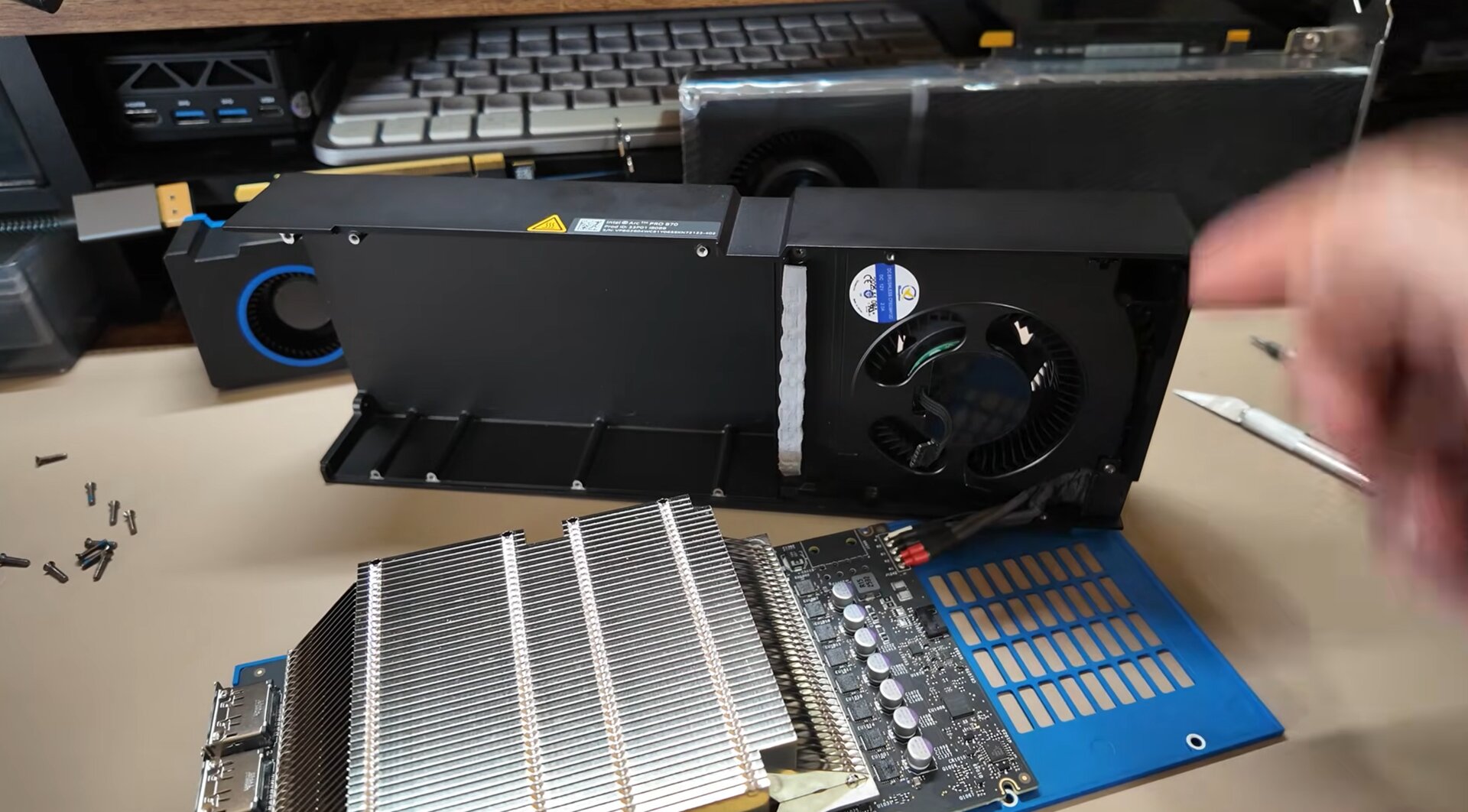 Intel Arc Pro B70 Teardown von Tech Guy Beau