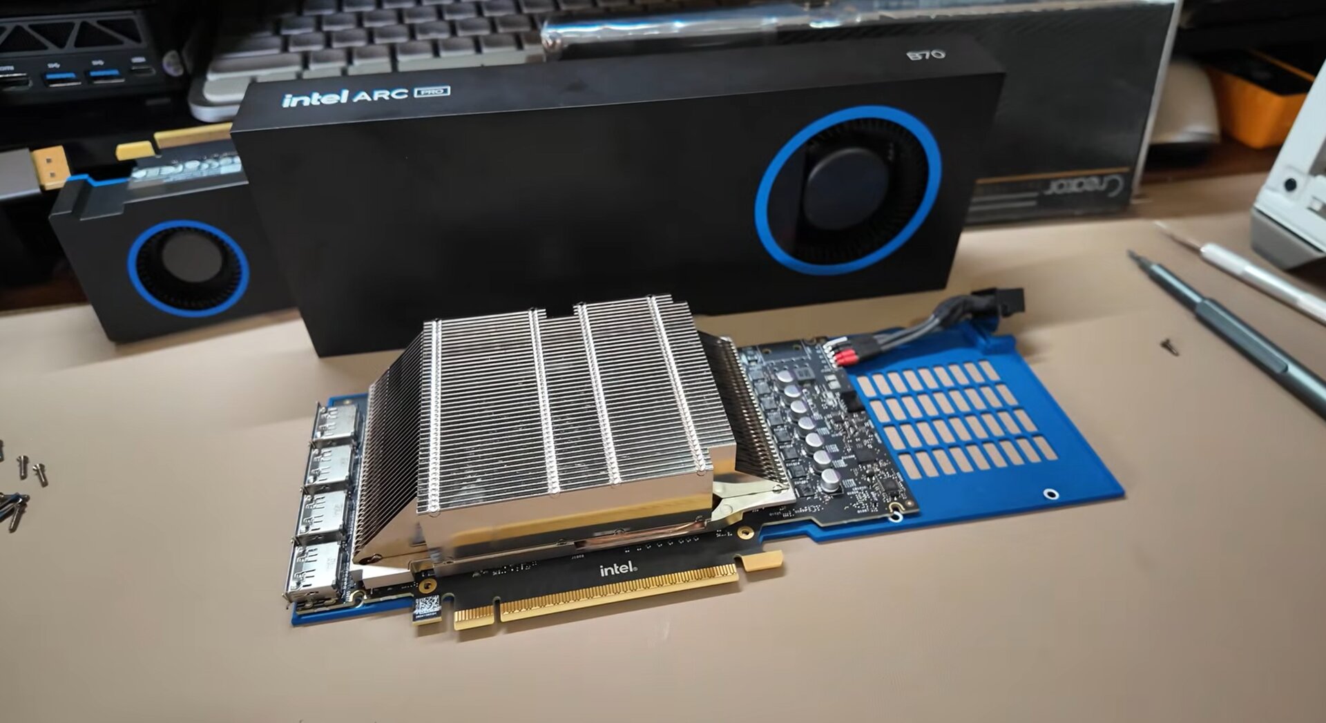 Intel Arc Pro B70 Teardown von Tech Guy Beau