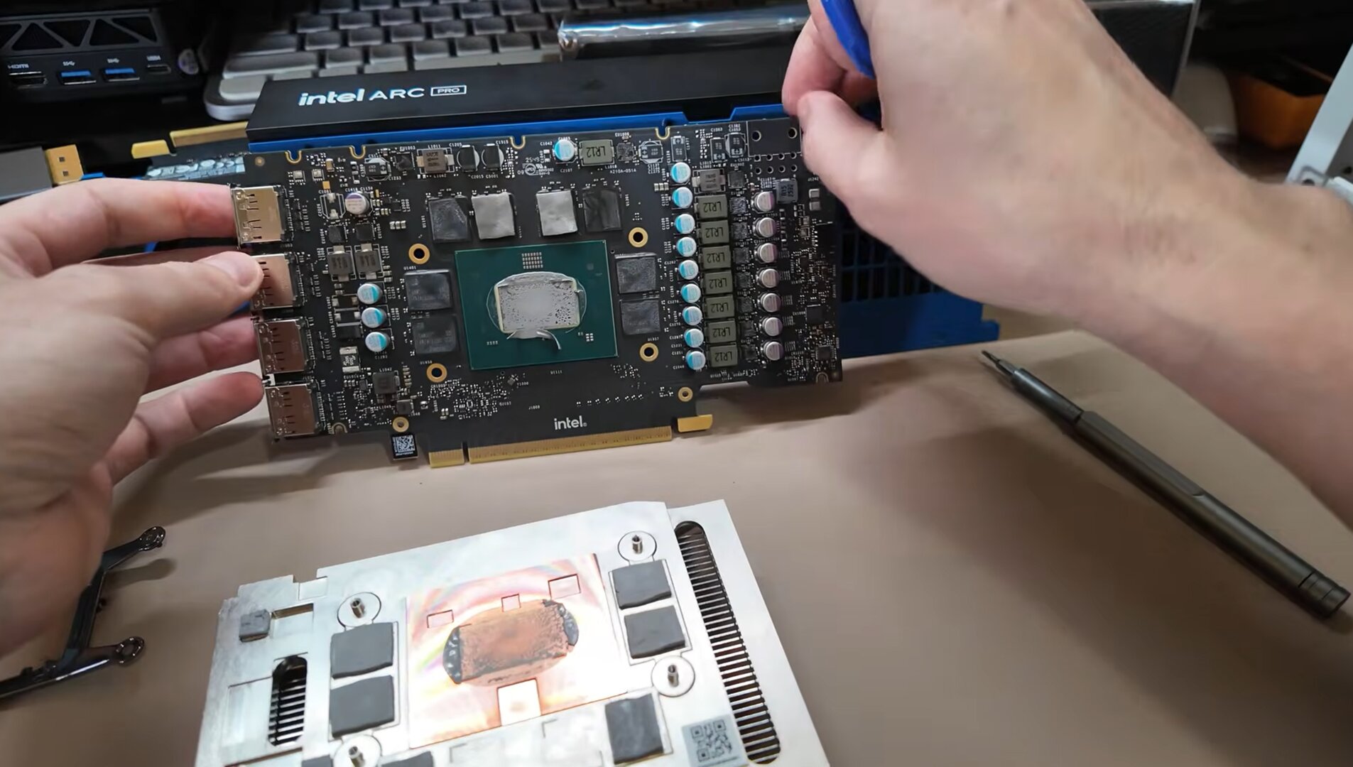 Intel Arc Pro B70 Teardown von Tech Guy Beau