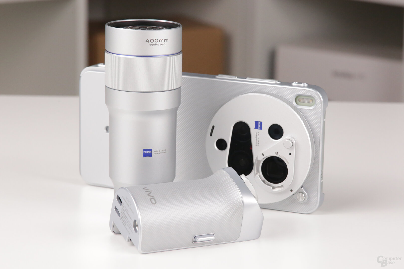 400-mm-Objektiv, Kameragriff, Hülle und Adapter