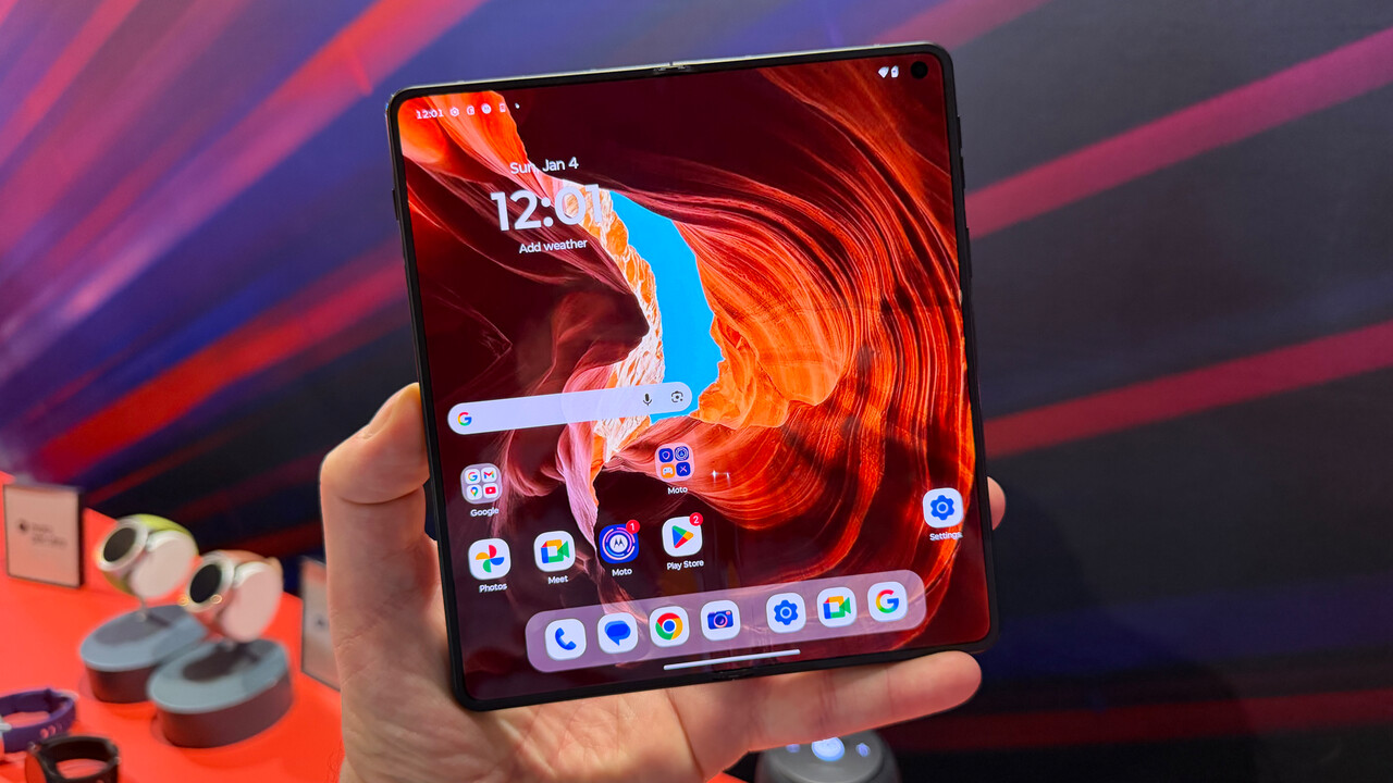 Motorolas Falt-Smartphone: Razr Fold mit gratis Hardware oder WM-Tickets vorbestellbar