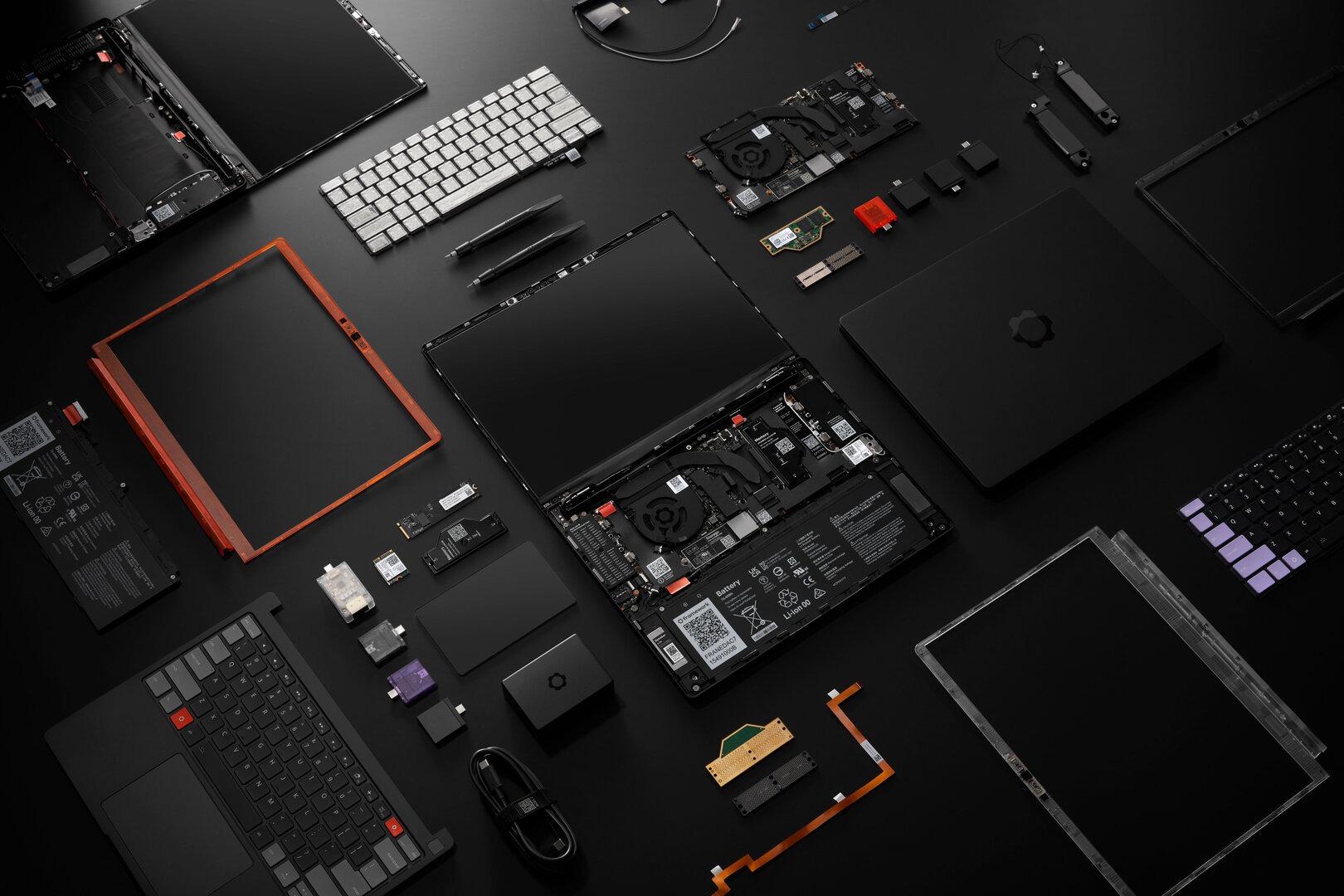 Der Framework Laptop 13 Pro in seine Einzelteile zerlegt