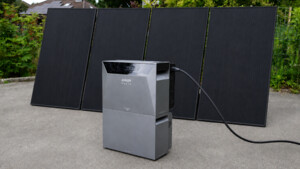 Anker Solix Solarbank 4 Pro im Test: XXL-Solarkraftwerk liefert bis zu 2.500 Watt Einspeise­leistung