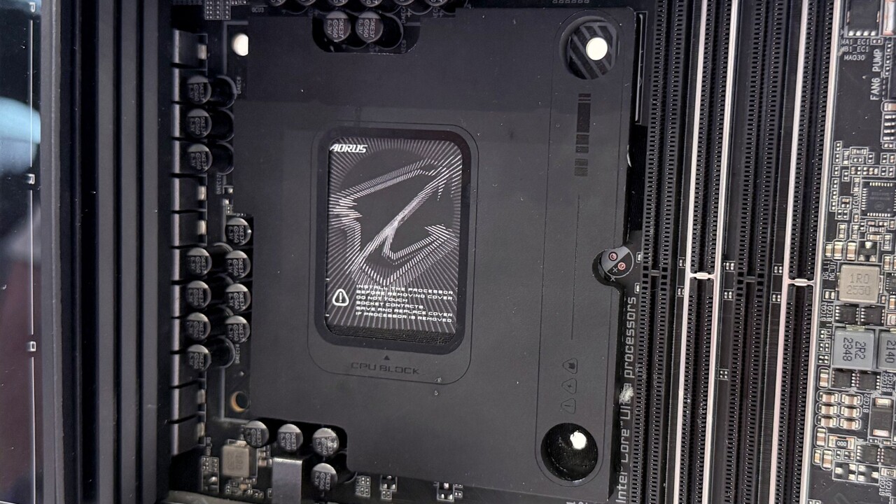 Für Nova Lake: Gigabyte teasert erste Platine für neue Intel-Desktop-CPU
