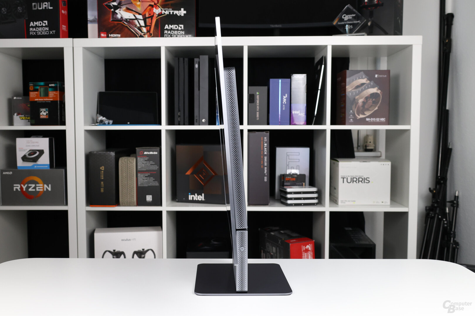 Nur Neigen: Ergonomie bietet der TCL 32X3A wenig