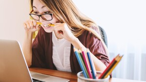 KI vs. Produktivität: Systempflege frisst Großteil der gespar­ten Zeit wieder auf
