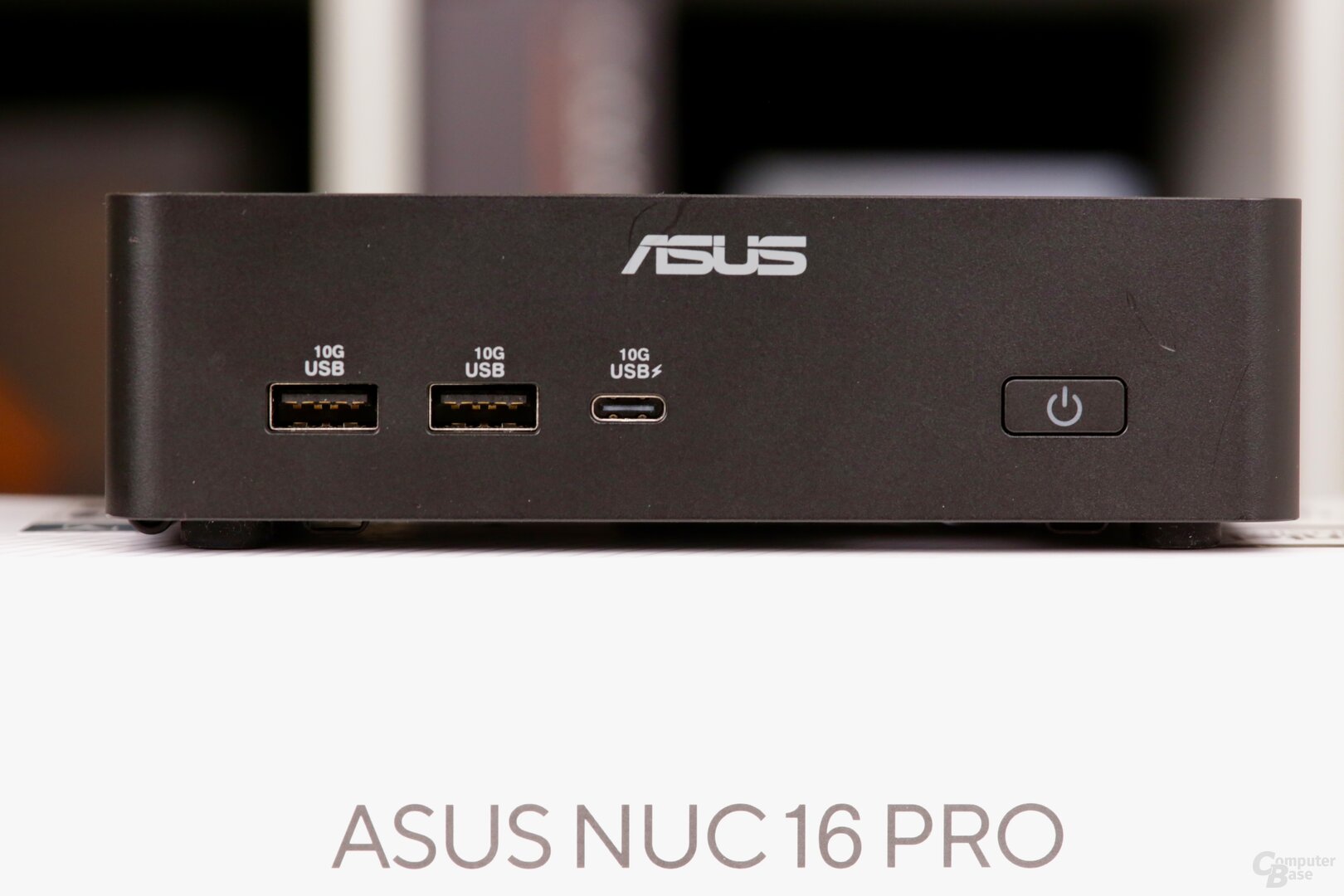 Asus NUC 16 Pro im Test – Frontansicht
