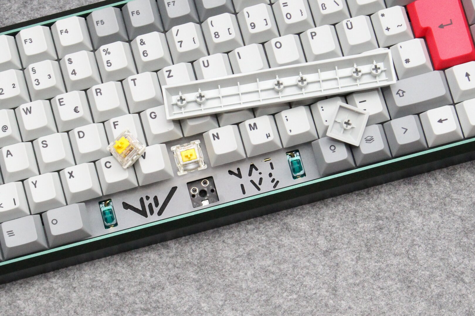 Anvil setzt Gateron- oder Cherry-Taster in Hot-Swap-Sockel