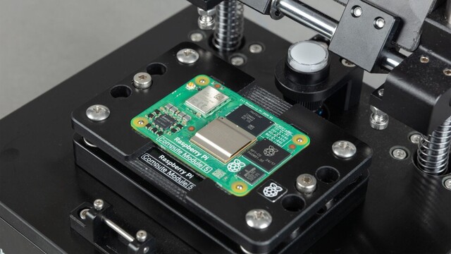 600-Dollar-Klemme: Raspberry Pi programmiert CM5 am Fließband