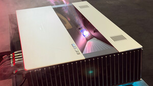 UST-Beamer: AWOL zeigt ersten Laser-Projektor mit 4K120 und Optical Shift