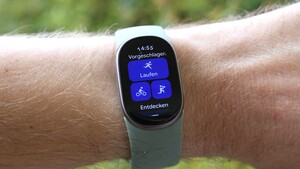 Google Fitbit Edge im Test: Fitnessarmband mit AMOLED, EKG, GPS und Health Coach