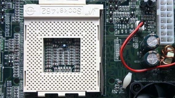 QDI KinetiZ 7T im Test: Sockel-A-Mainboard mit VIA KT-133